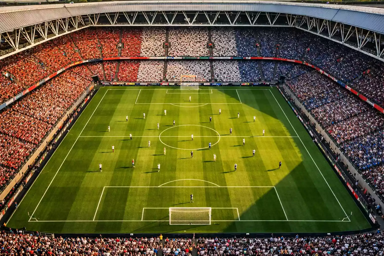 Nederlandse Eredivisie voetbalwedstrijd met vol stadion en fans